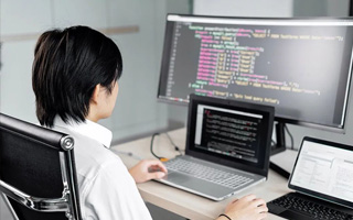 长春 ,php声明和调用变量的符号是什么？